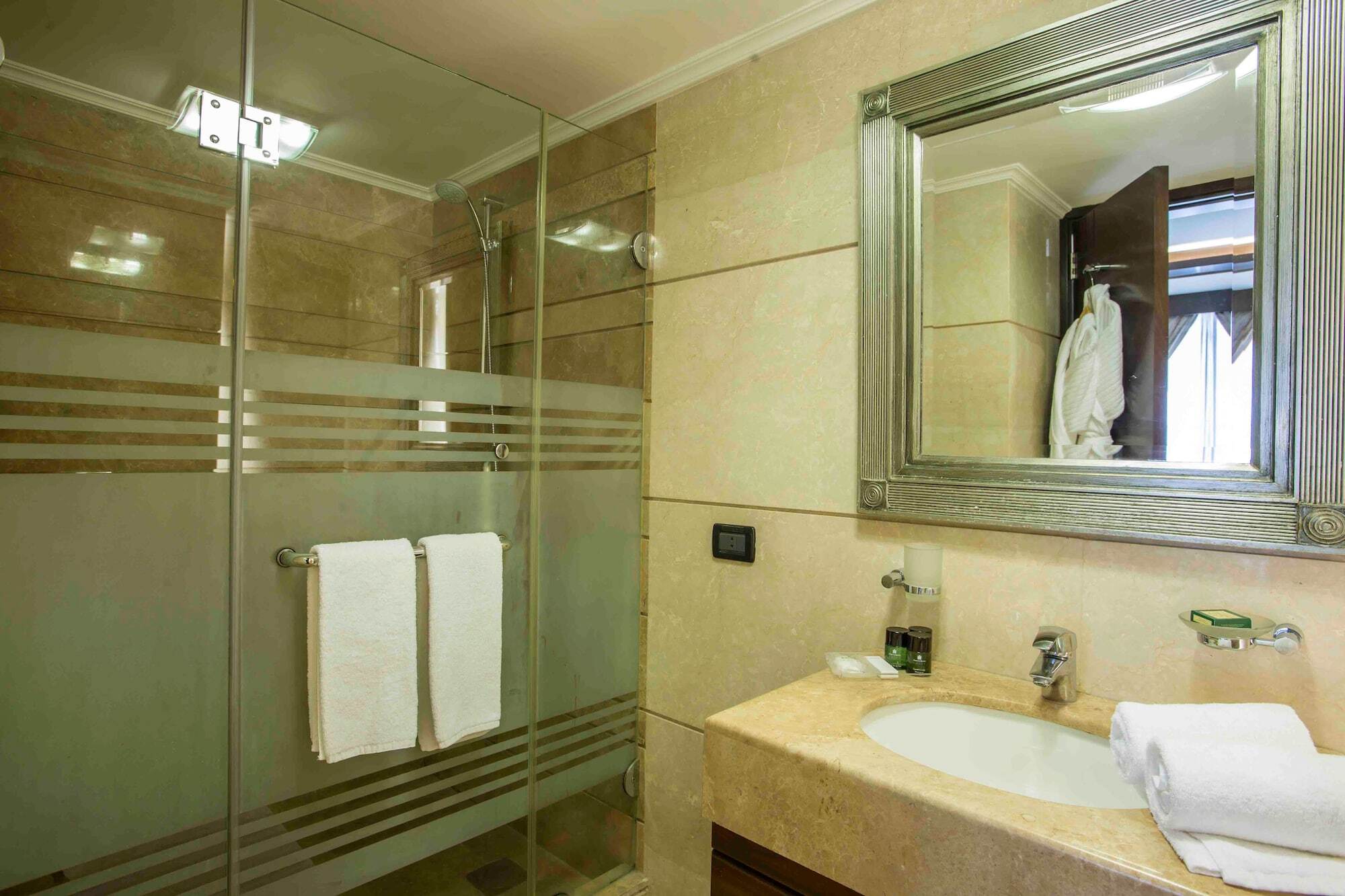 Imperial Suites Hotel Bejrút Kültér fotó